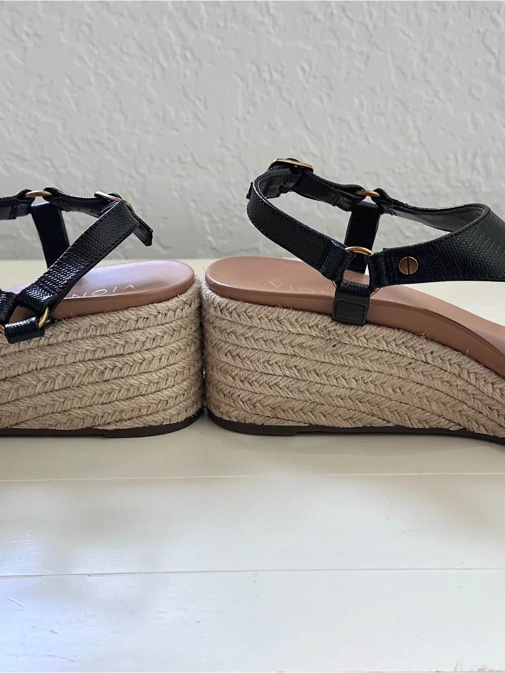 Vionic Solano Kirra Wedge Thong Sandals Sz 8.5 NWOT